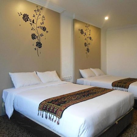 Regent Hotel Bintulu Esterno foto