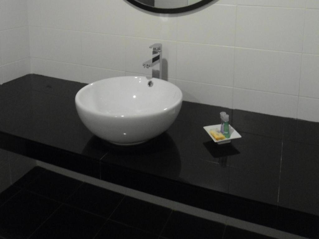 Regent Hotel Bintulu Esterno foto