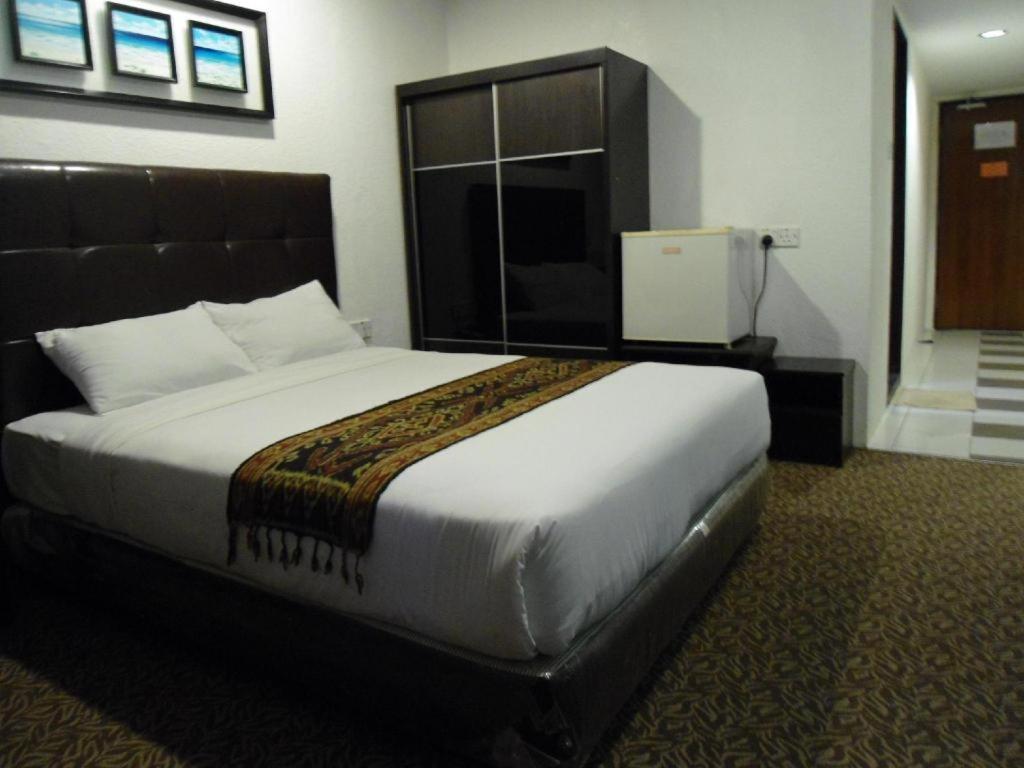 Regent Hotel Bintulu Esterno foto