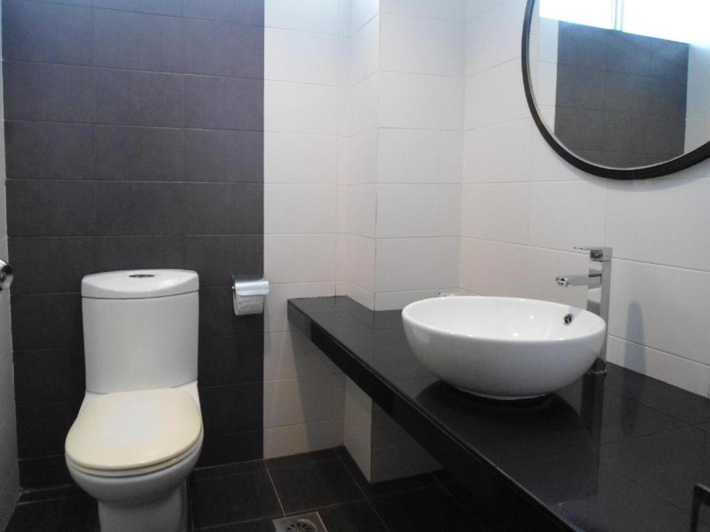 Regent Hotel Bintulu Esterno foto
