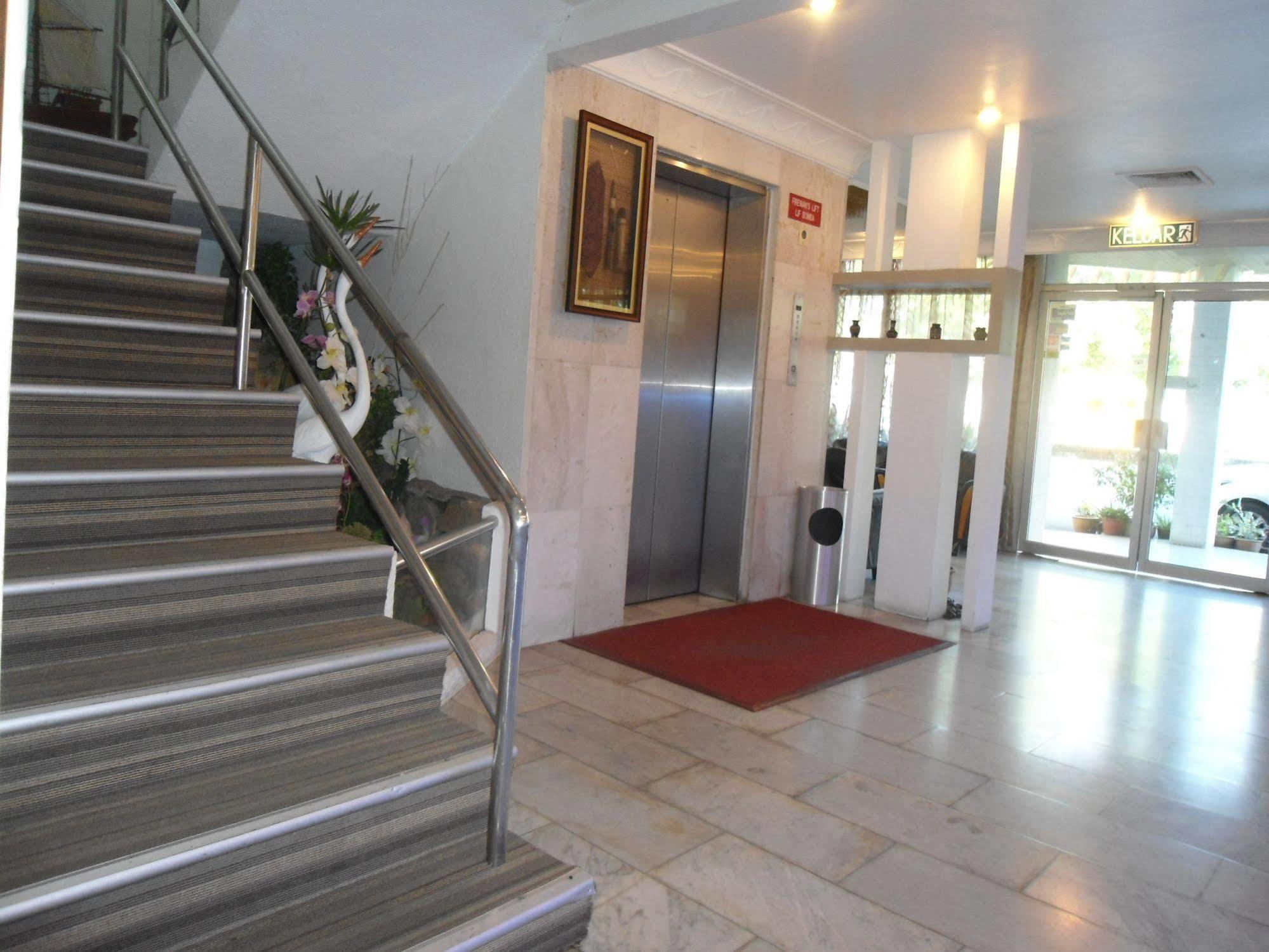 Regent Hotel Bintulu Esterno foto