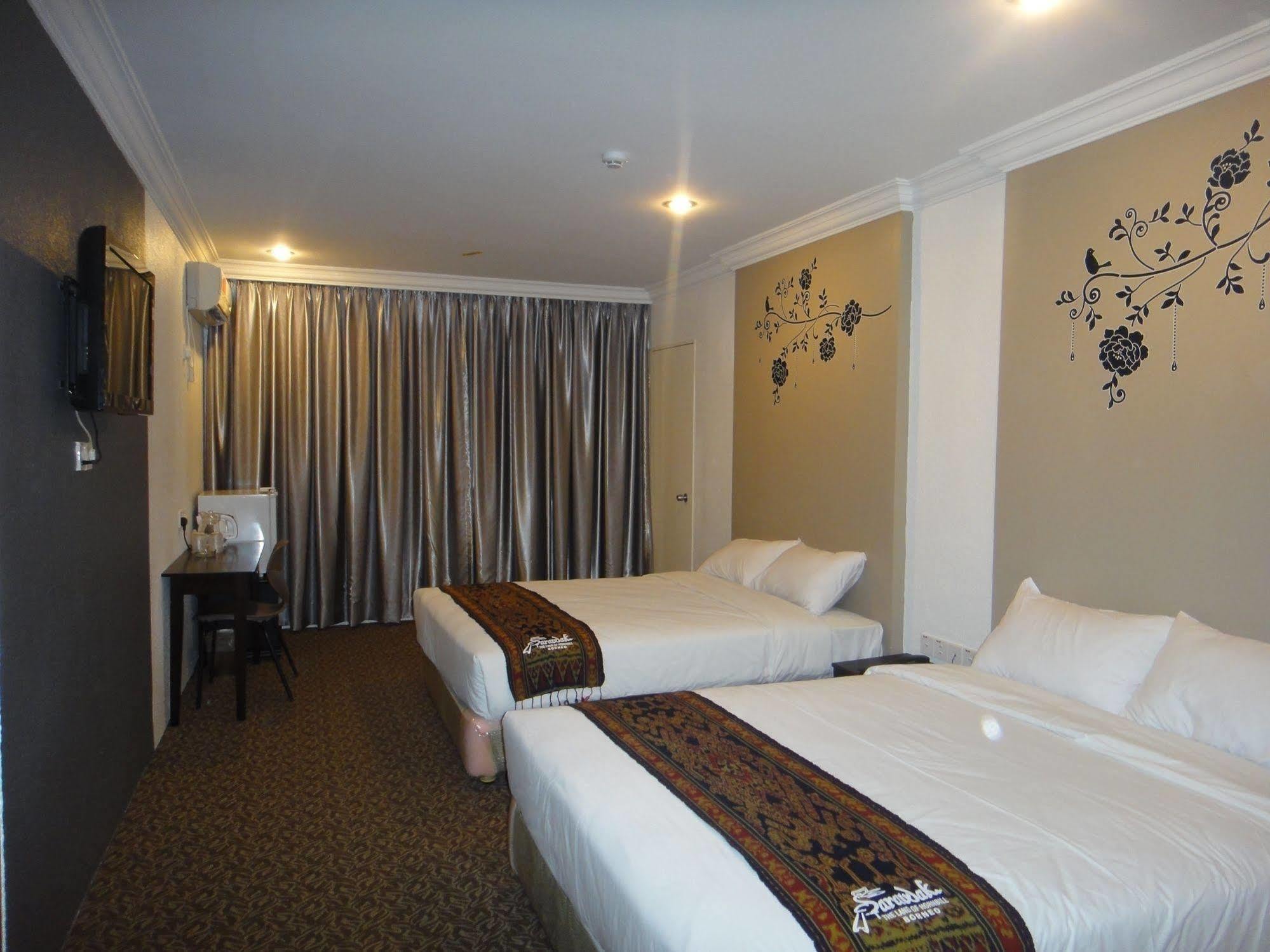 Regent Hotel Bintulu Esterno foto