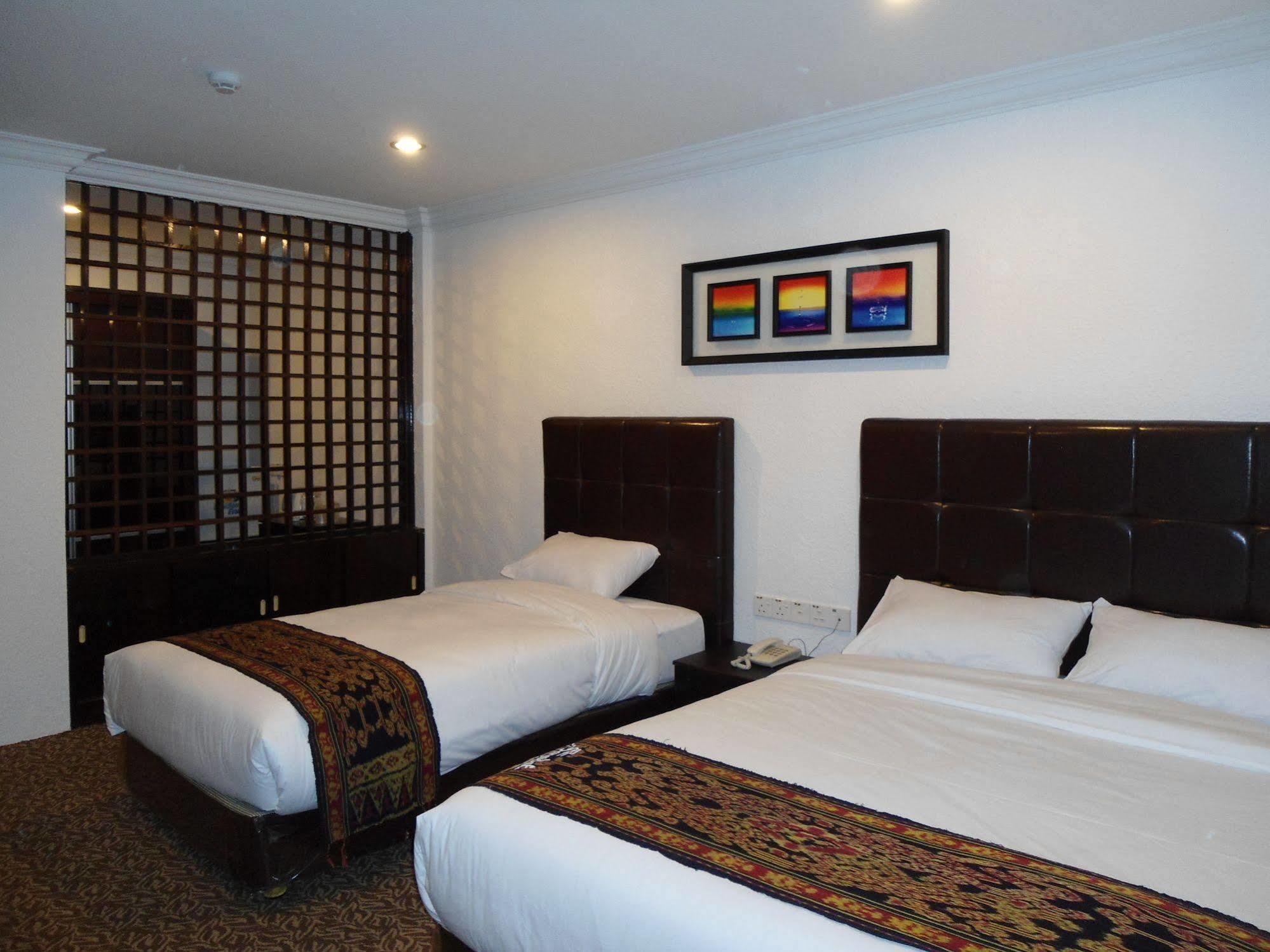 Regent Hotel Bintulu Esterno foto