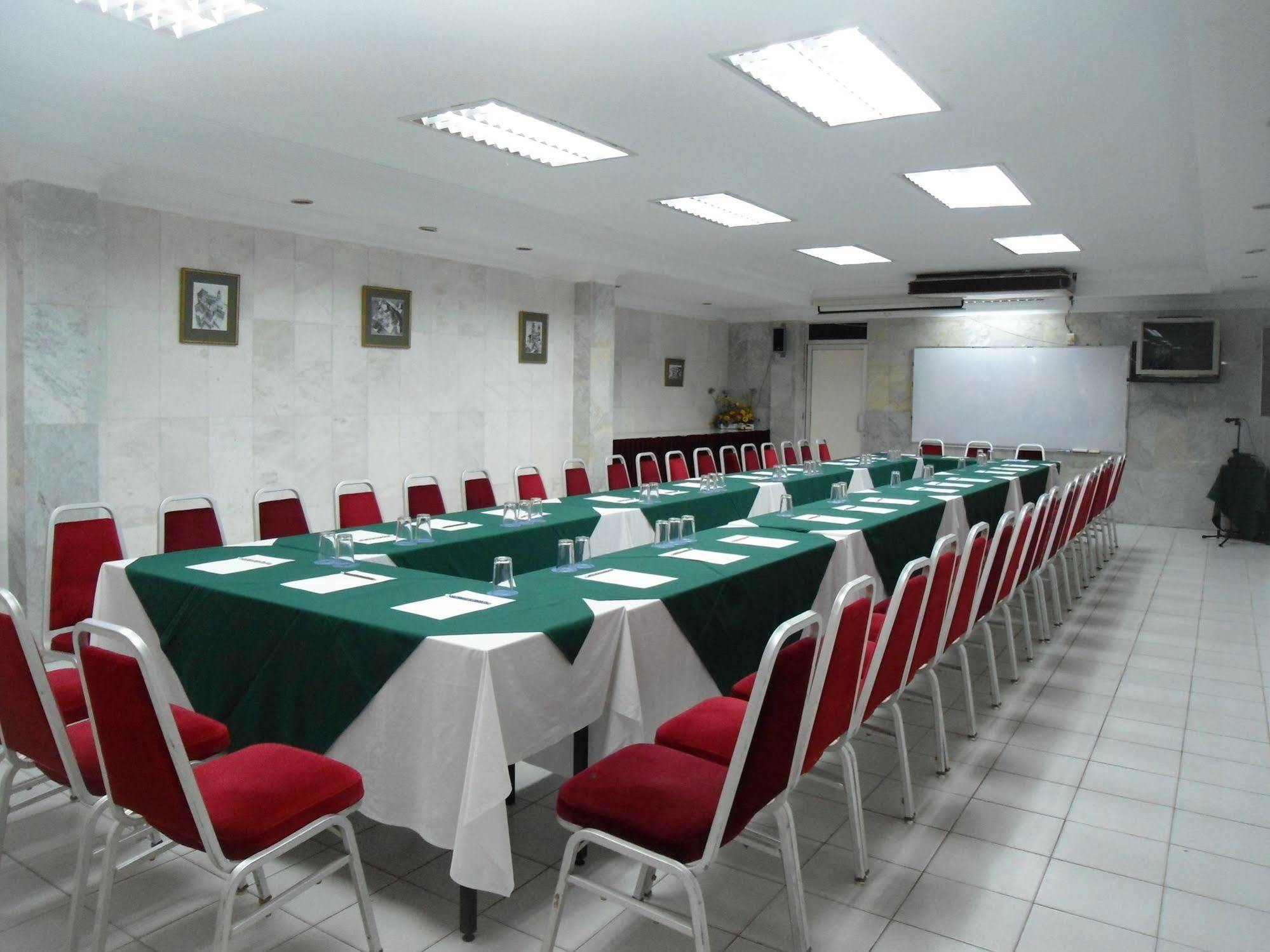 Regent Hotel Bintulu Esterno foto