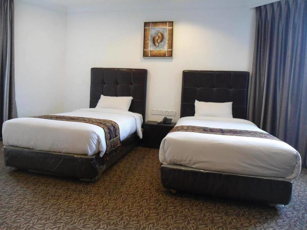 Regent Hotel Bintulu Esterno foto