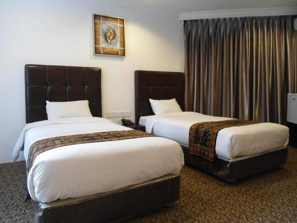Regent Hotel Bintulu Esterno foto